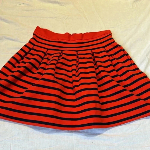 Gap Red/ Blue striped mini skirt size small flirty - Picture 2 of 6